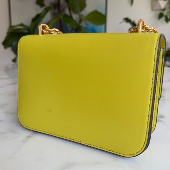 Tory Burch Eleanor Small Convertible Shoulder Bag in Island Chartreuse Leather - Picture 8 of 16